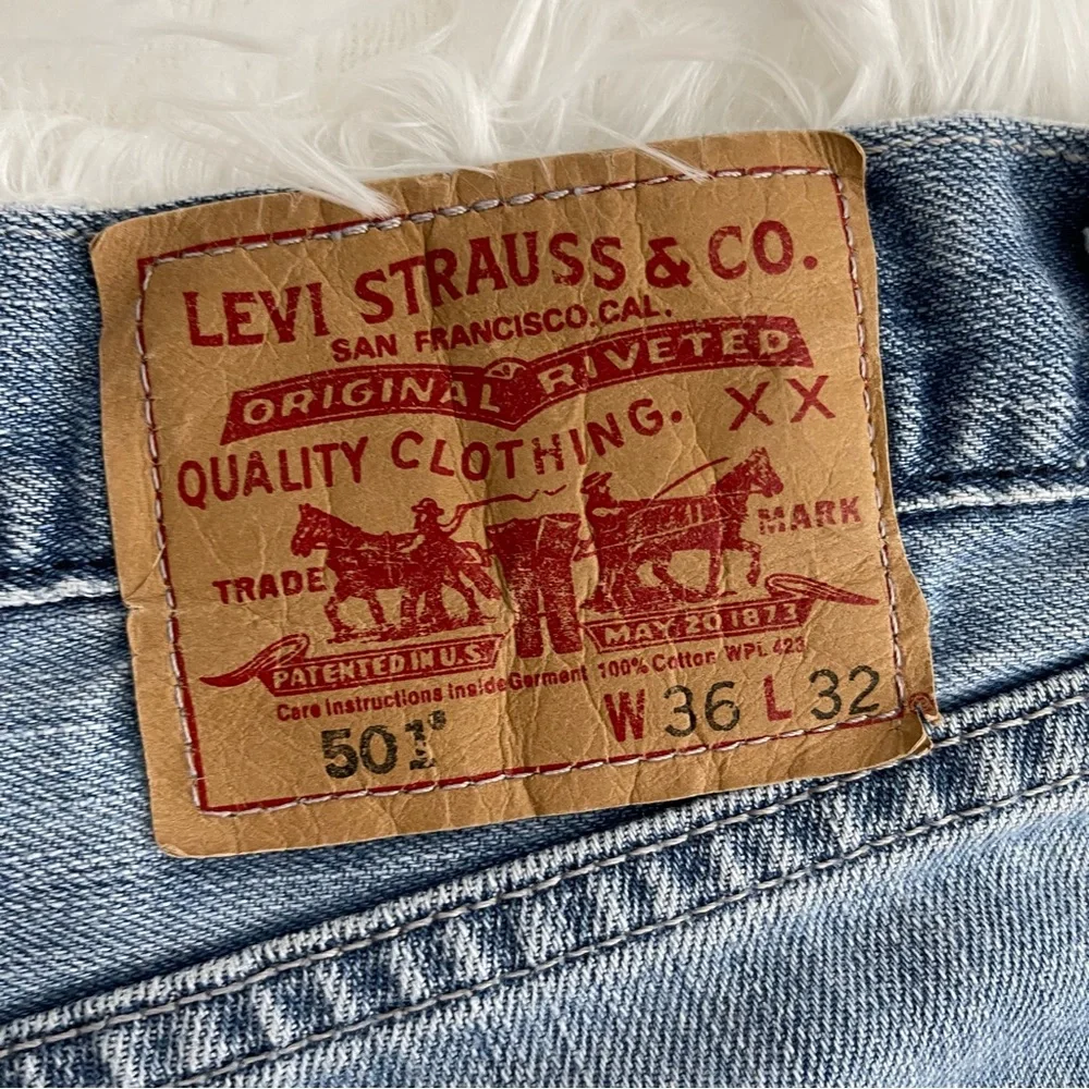 Levi’s 501 Jeans Men’s 36X32 Straight Leg Button Fly Distressed Medium Wash